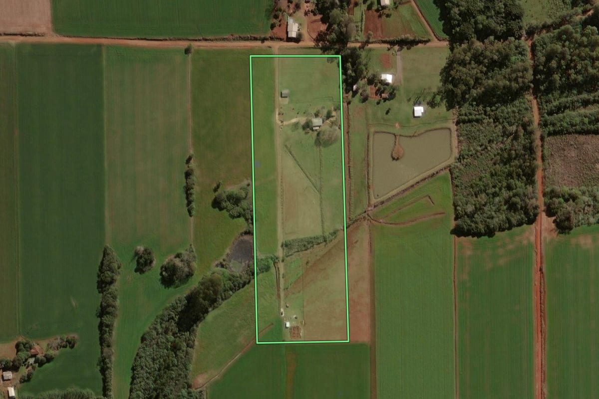 Imagem de satélite do imóvel rural em Tapera (RS), com o contorno declarado no CAR desenhado por cima.