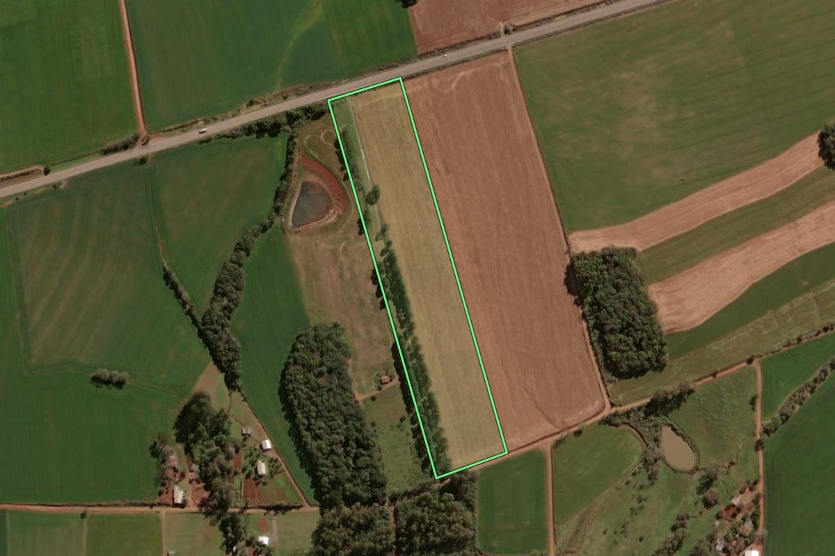 Imagem de satélite do imóvel rural em Tapera (RS), com o contorno declarado no CAR desenhado por cima.