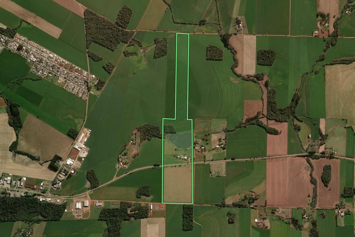 Imagem de satélite do imóvel rural em Tapera (RS), com o contorno declarado no CAR desenhado por cima.