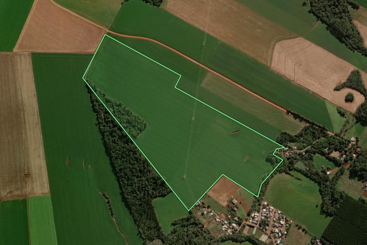 Imagem de satélite do imóvel rural em Tapera (RS), com o contorno declarado no CAR desenhado por cima.
