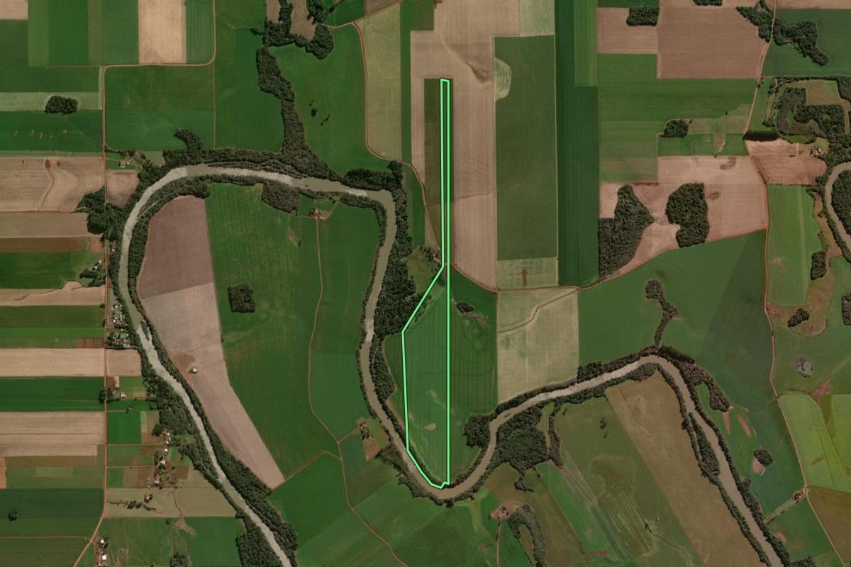 Imagem de satélite do imóvel rural em Tapera (RS), com o contorno declarado no CAR desenhado por cima.