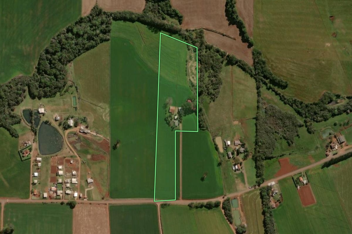 Imagem de satélite do imóvel rural em Tapera (RS), com o contorno declarado no CAR desenhado por cima.