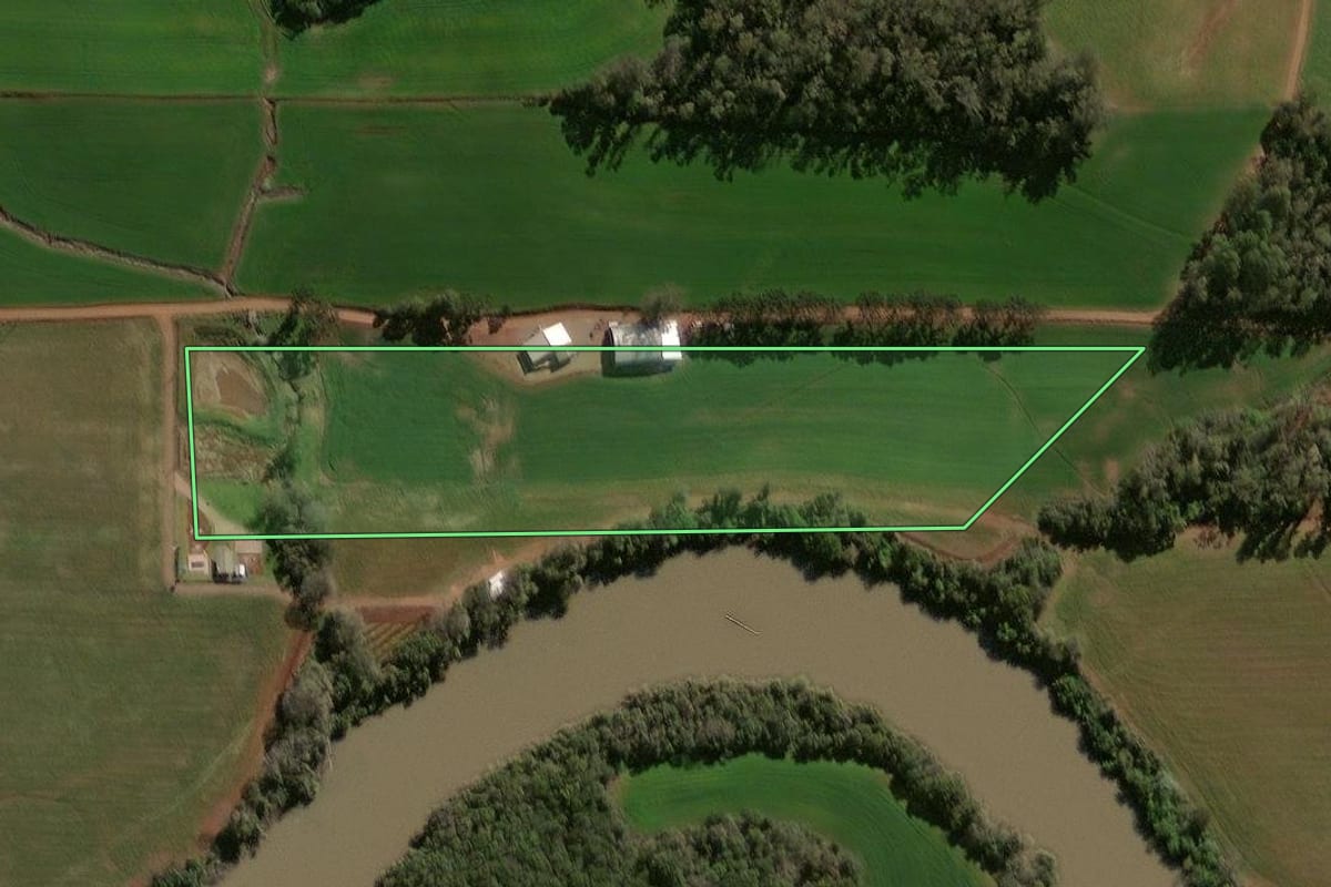 Imagem de satélite do imóvel rural em Tapera (RS), com o contorno declarado no CAR desenhado por cima.