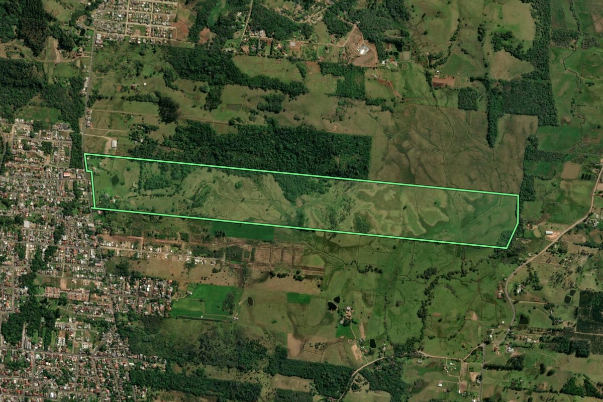 Imagem de satélite do imóvel rural em Taquara (RS), com o contorno declarado no CAR desenhado por cima.
