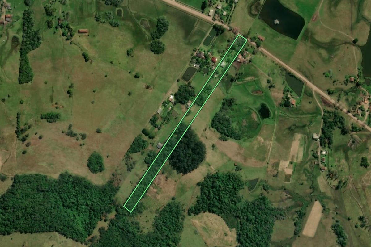 Imagem de satélite do imóvel rural em Taquara (RS), com o contorno declarado no CAR desenhado por cima.