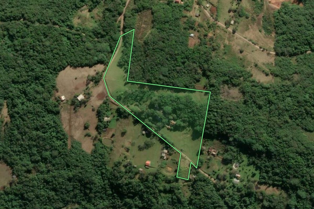 Imagem de satélite do imóvel rural em Taquara (RS), com o contorno declarado no CAR desenhado por cima.