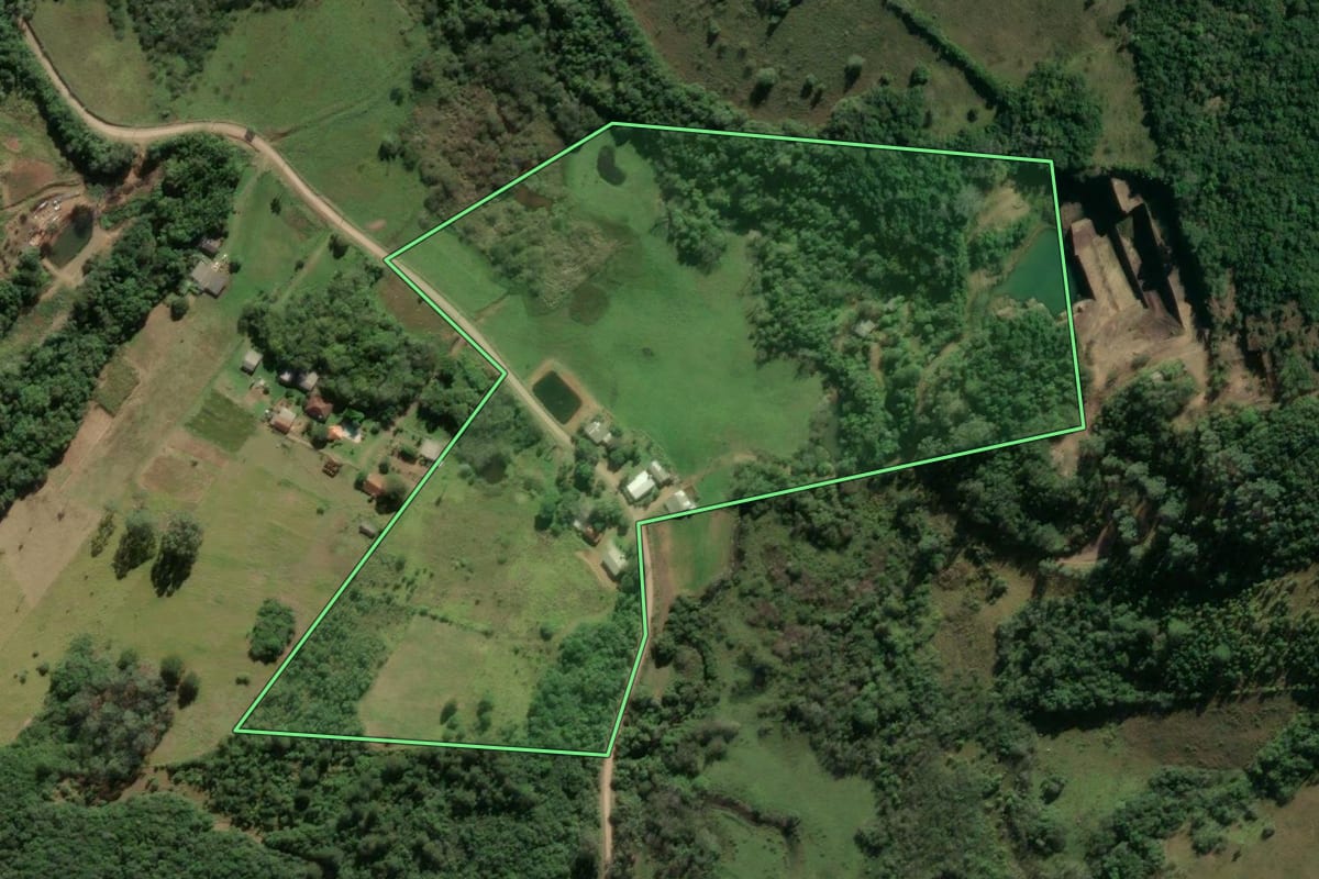 Imagem de satélite do imóvel rural em Taquara (RS), com o contorno declarado no CAR desenhado por cima.