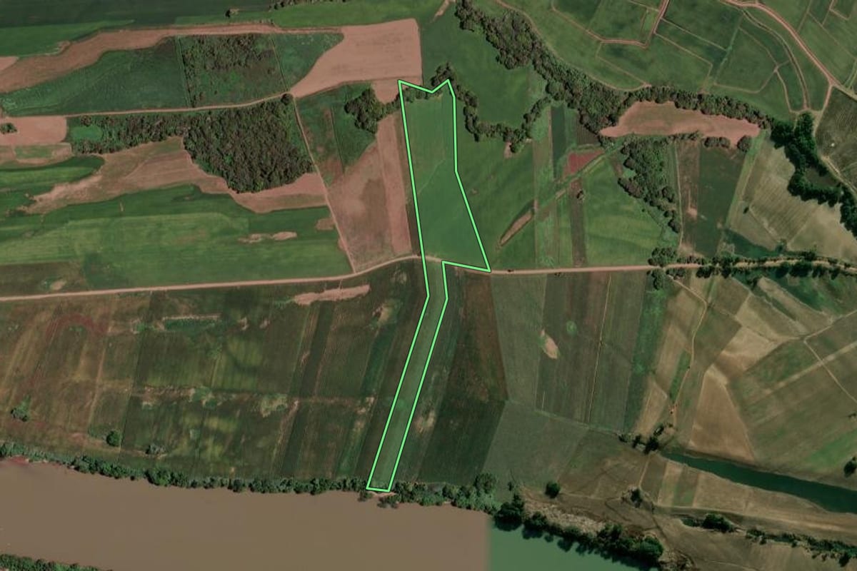 Imagem de satélite do imóvel rural em Taquari (RS), com o contorno declarado no CAR desenhado por cima.