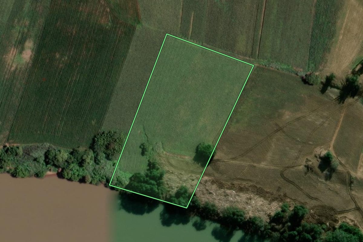 Imagem de satélite do imóvel rural em Taquari (RS), com o contorno declarado no CAR desenhado por cima.