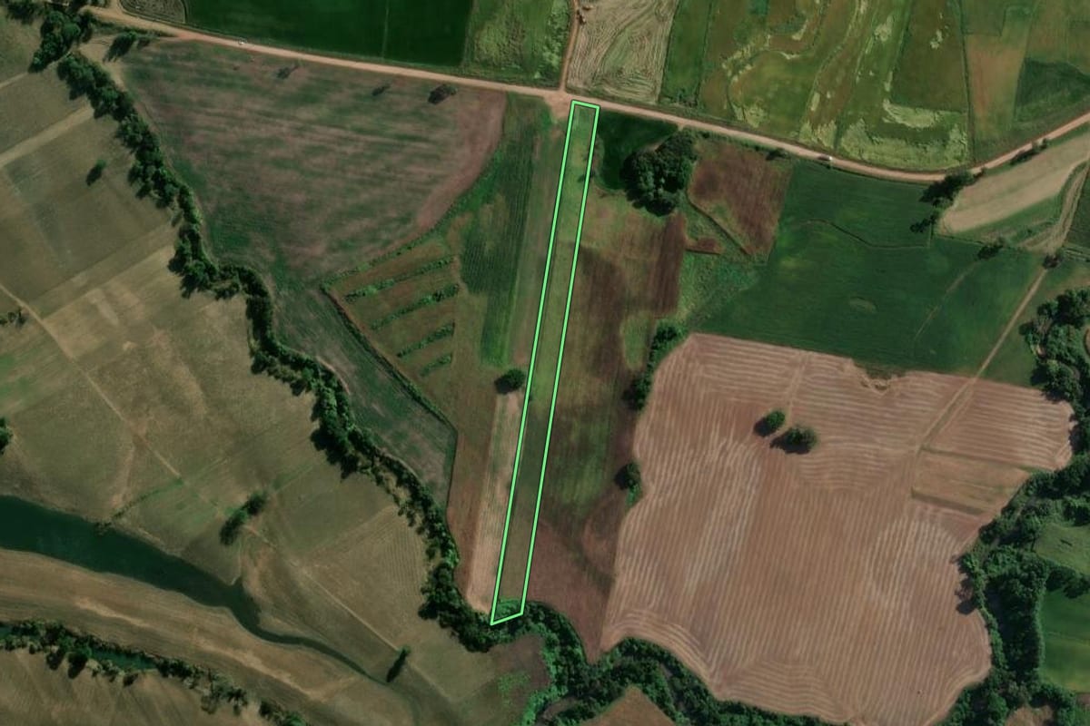 Imagem de satélite do imóvel rural em Taquari (RS), com o contorno declarado no CAR desenhado por cima.