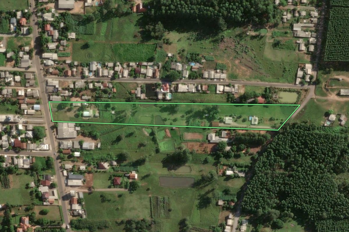 Imagem de satélite do imóvel rural em Taquari (RS), com o contorno declarado no CAR desenhado por cima.