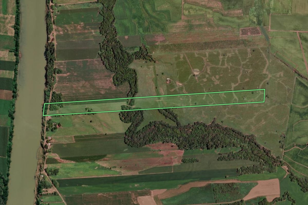 Imagem de satélite do imóvel rural em Taquari (RS), com o contorno declarado no CAR desenhado por cima.