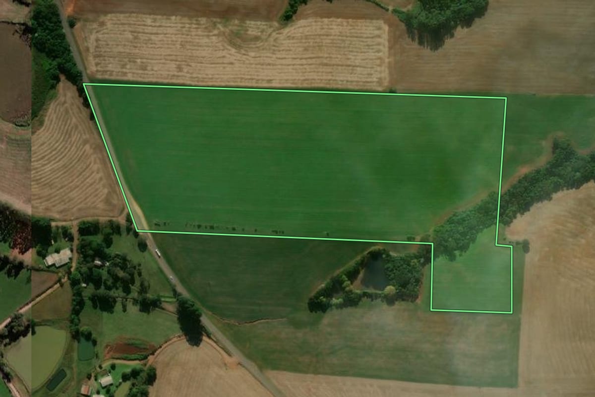 Imagem de satélite do imóvel rural em Taquaruçu do Sul (RS), com o contorno declarado no CAR desenhado por cima.
