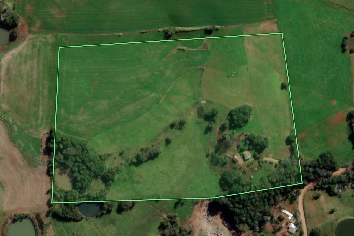 Imagem de satélite do imóvel rural em Taquaruçu do Sul (RS), com o contorno declarado no CAR desenhado por cima.