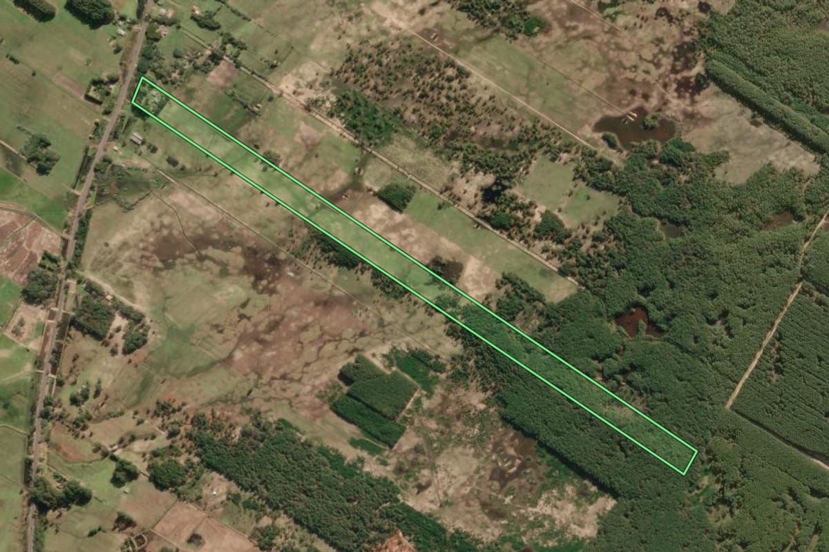 Imagem de satélite do imóvel rural em Tavares (RS), com o contorno declarado no CAR desenhado por cima.