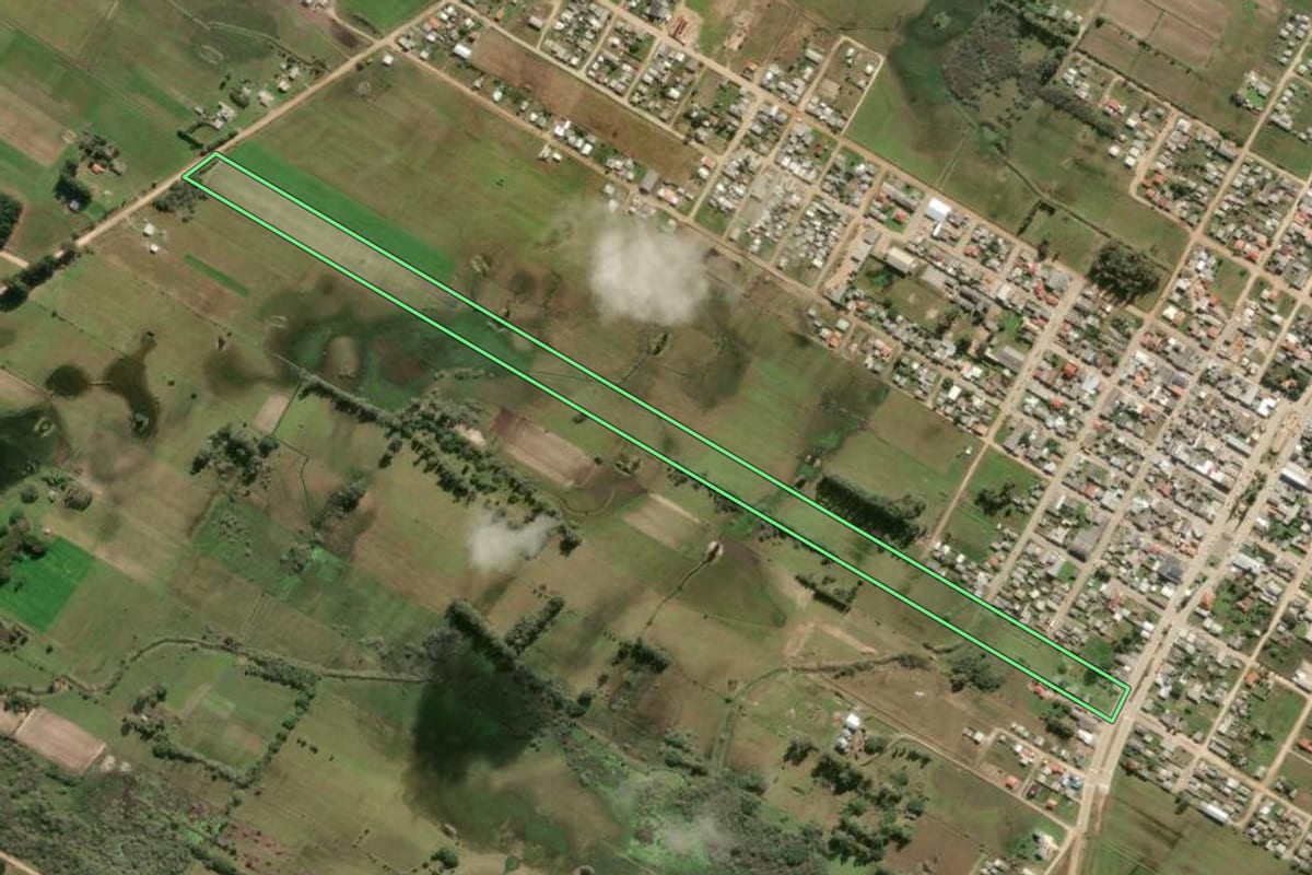 Imagem de satélite do imóvel rural em Tavares (RS), com o contorno declarado no CAR desenhado por cima.