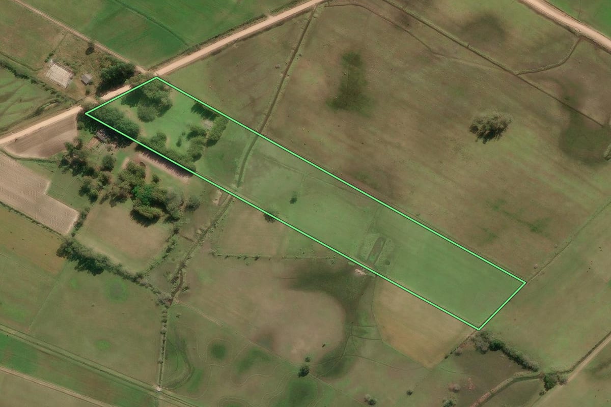 Imagem de satélite do imóvel rural em Tavares (RS), com o contorno declarado no CAR desenhado por cima.