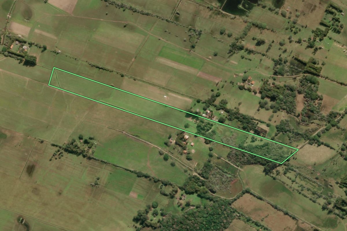Imagem de satélite do imóvel rural em Tavares (RS), com o contorno declarado no CAR desenhado por cima.