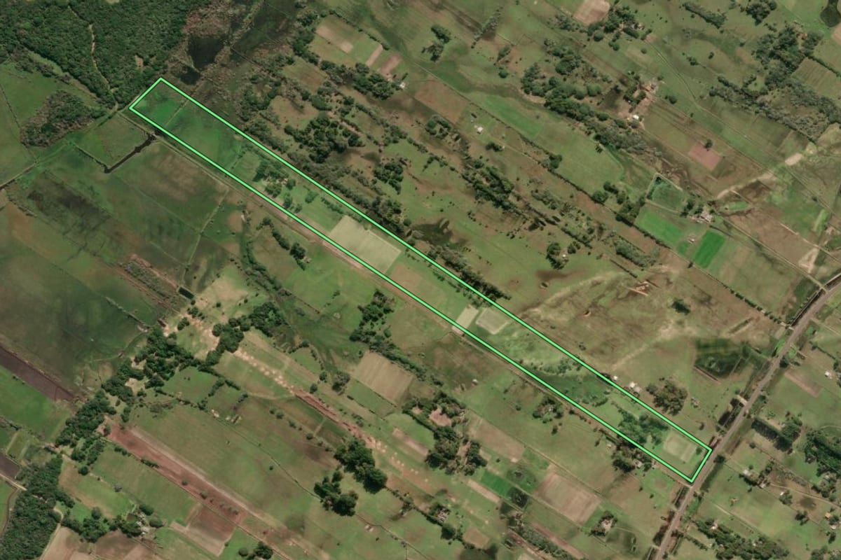 Imagem de satélite do imóvel rural em Tavares (RS), com o contorno declarado no CAR desenhado por cima.