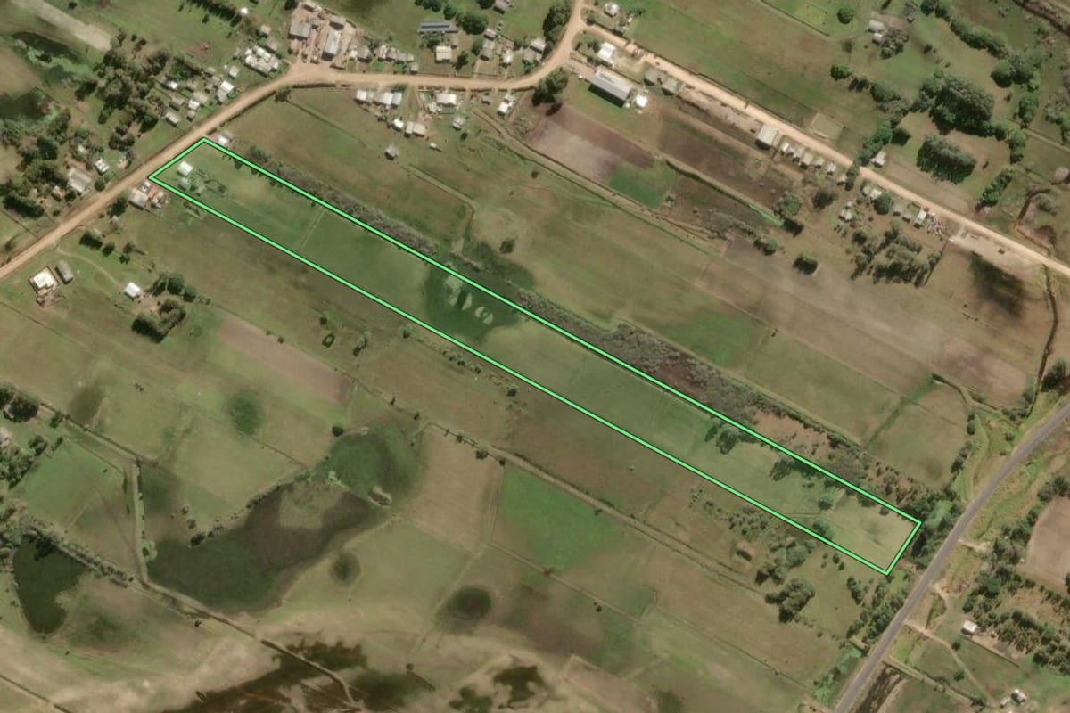 Imagem de satélite do imóvel rural em Tavares (RS), com o contorno declarado no CAR desenhado por cima.