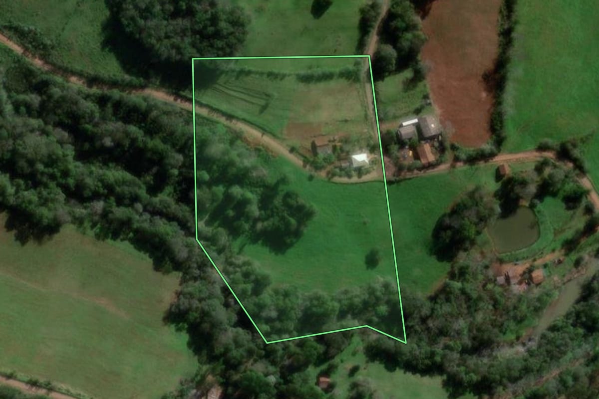 Imagem de satélite do imóvel rural em Tenente Portela (RS), com o contorno declarado no CAR desenhado por cima.