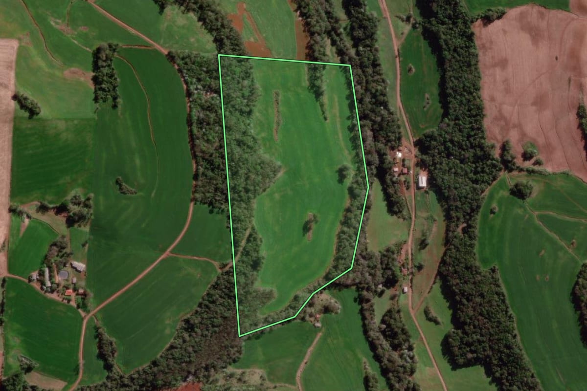 Imagem de satélite do imóvel rural em Tenente Portela (RS), com o contorno declarado no CAR desenhado por cima.