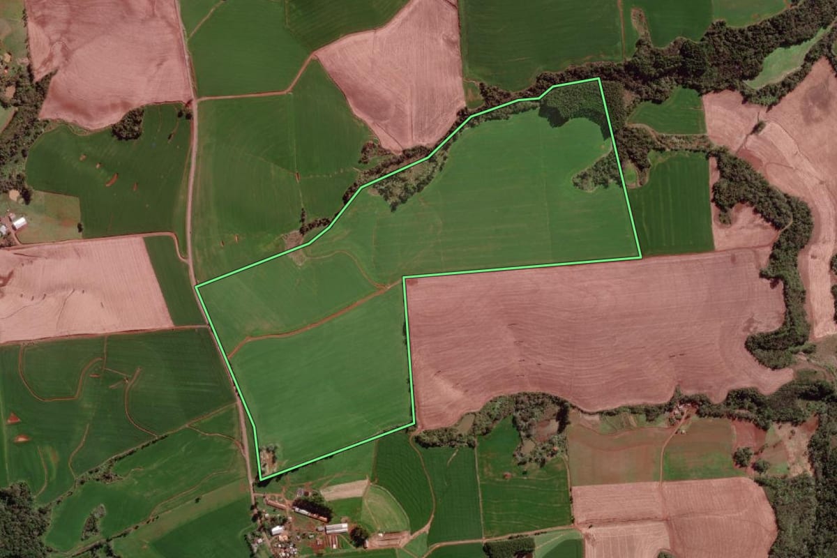 Imagem de satélite do imóvel rural em Tenente Portela (RS), com o contorno declarado no CAR desenhado por cima.