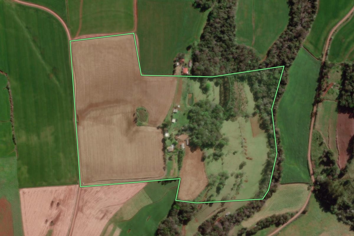 Imagem de satélite do imóvel rural em Tenente Portela (RS), com o contorno declarado no CAR desenhado por cima.