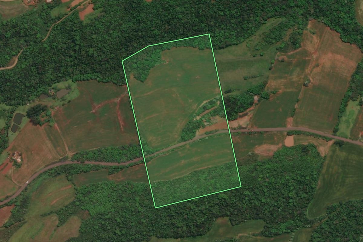 Imagem de satélite do imóvel rural em Tenente Portela (RS), com o contorno declarado no CAR desenhado por cima.