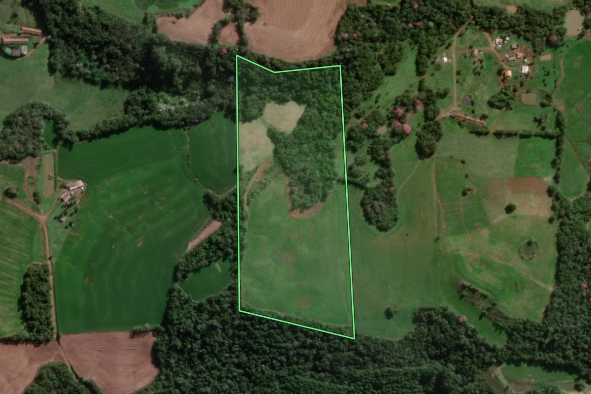 Imagem de satélite do imóvel rural em Tenente Portela (RS), com o contorno declarado no CAR desenhado por cima.