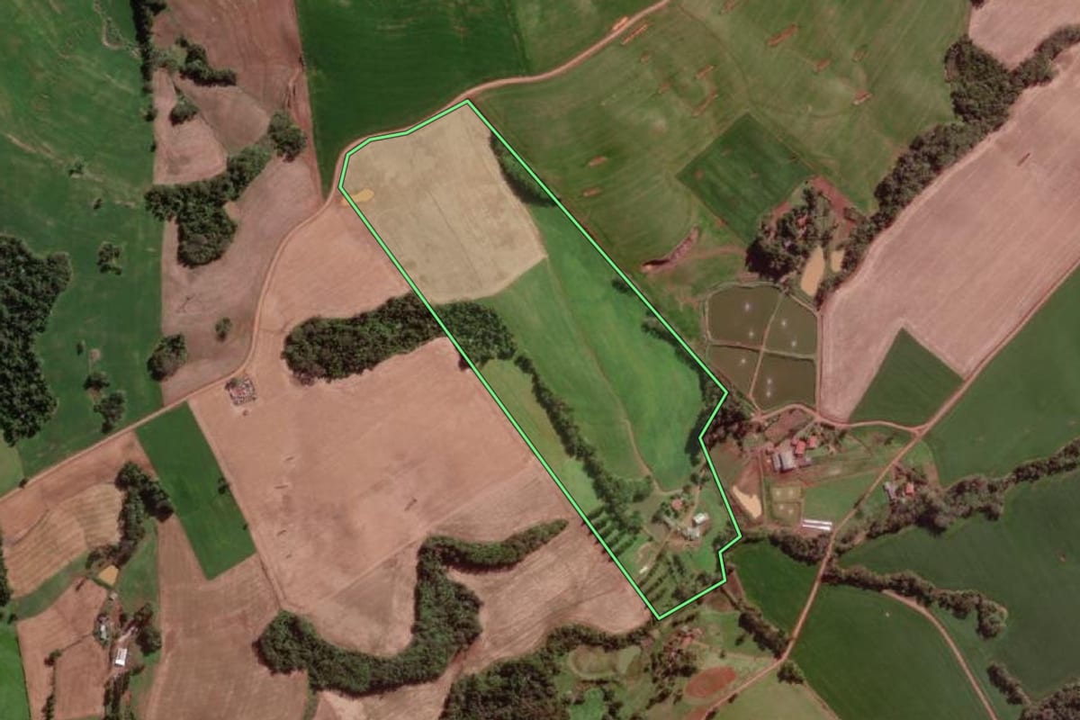 Imagem de satélite do imóvel rural em Tenente Portela (RS), com o contorno declarado no CAR desenhado por cima.