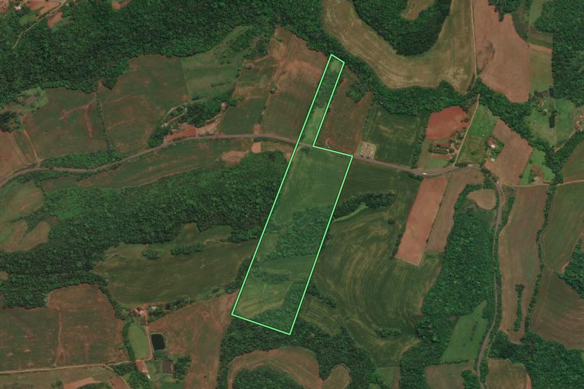 Imagem de satélite do imóvel rural em Tenente Portela (RS), com o contorno declarado no CAR desenhado por cima.