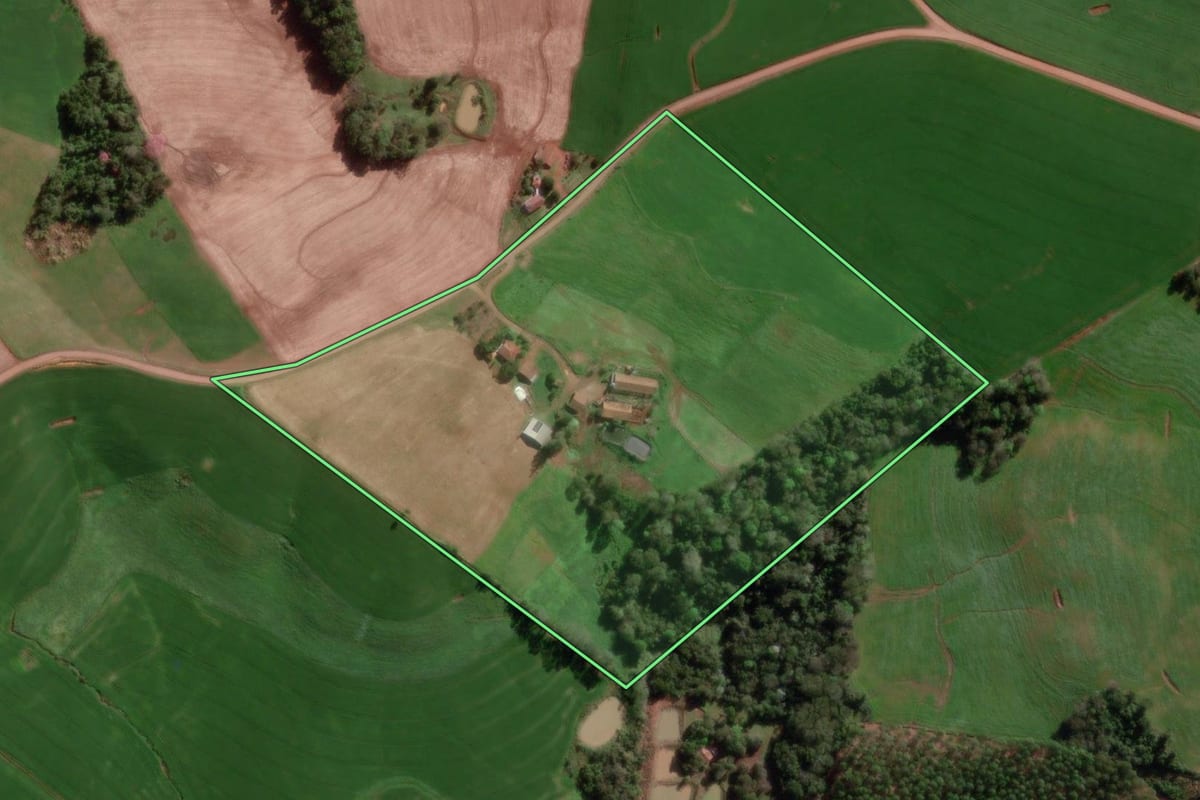 Imagem de satélite do imóvel rural em Tenente Portela (RS), com o contorno declarado no CAR desenhado por cima.