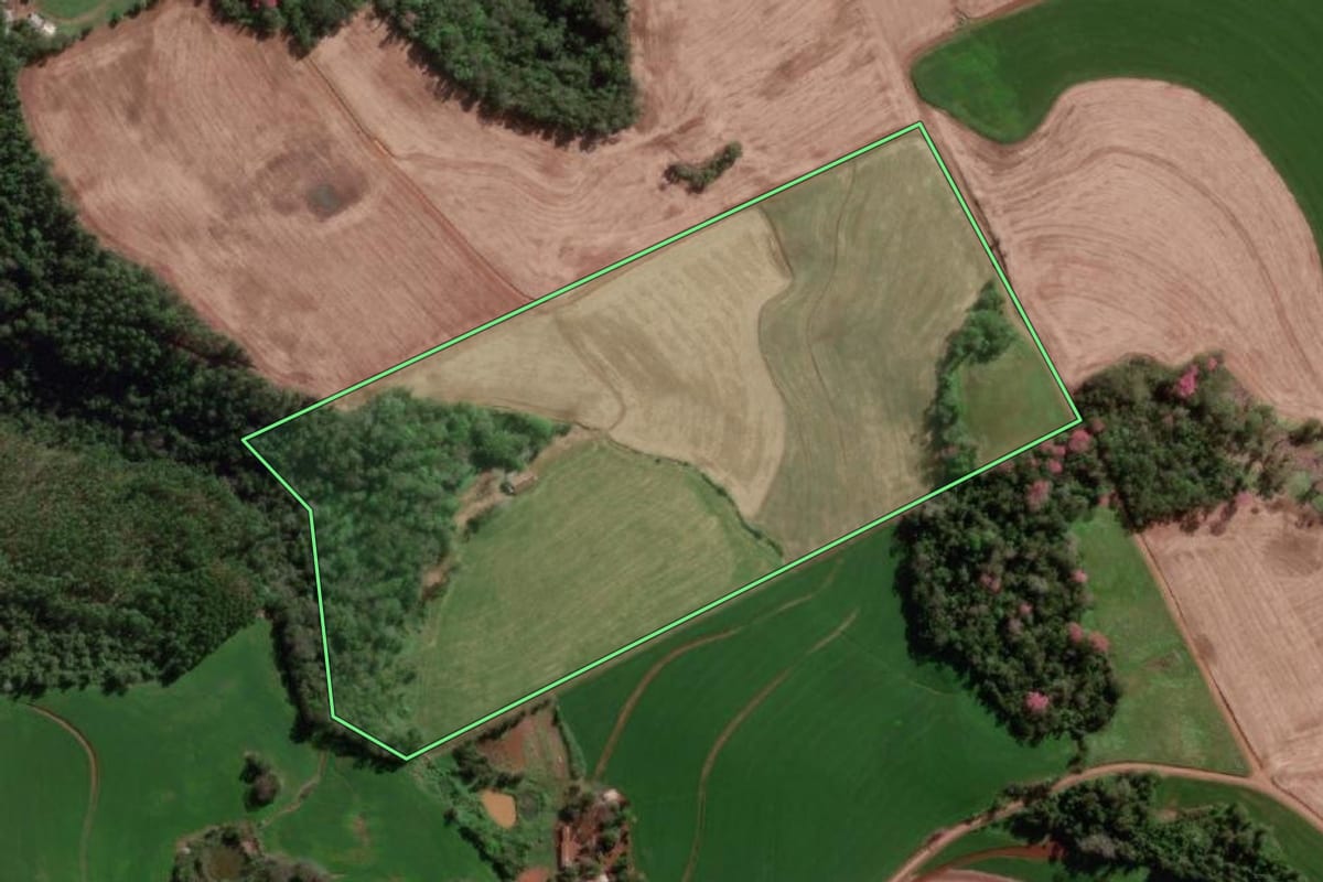 Imagem de satélite do imóvel rural em Tenente Portela (RS), com o contorno declarado no CAR desenhado por cima.