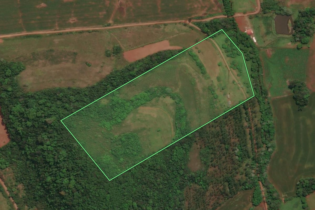 Imagem de satélite do imóvel rural em Tenente Portela (RS), com o contorno declarado no CAR desenhado por cima.
