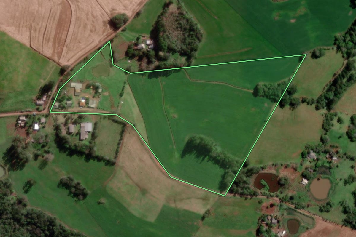 Imagem de satélite do imóvel rural em Tenente Portela (RS), com o contorno declarado no CAR desenhado por cima.