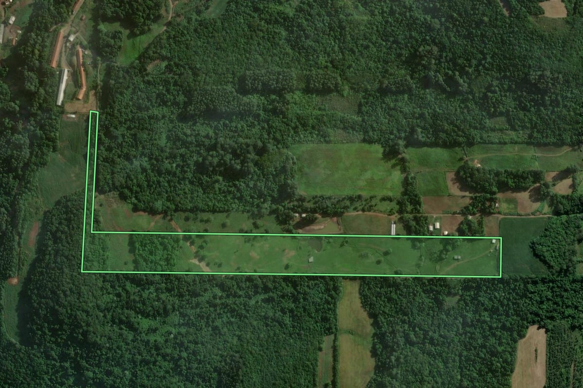 Imagem de satélite do imóvel rural em Teutônia (RS), com o contorno declarado no CAR desenhado por cima.