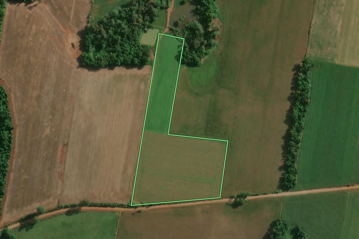 Imagem de satélite do imóvel rural em Teutônia (RS), com o contorno declarado no CAR desenhado por cima.