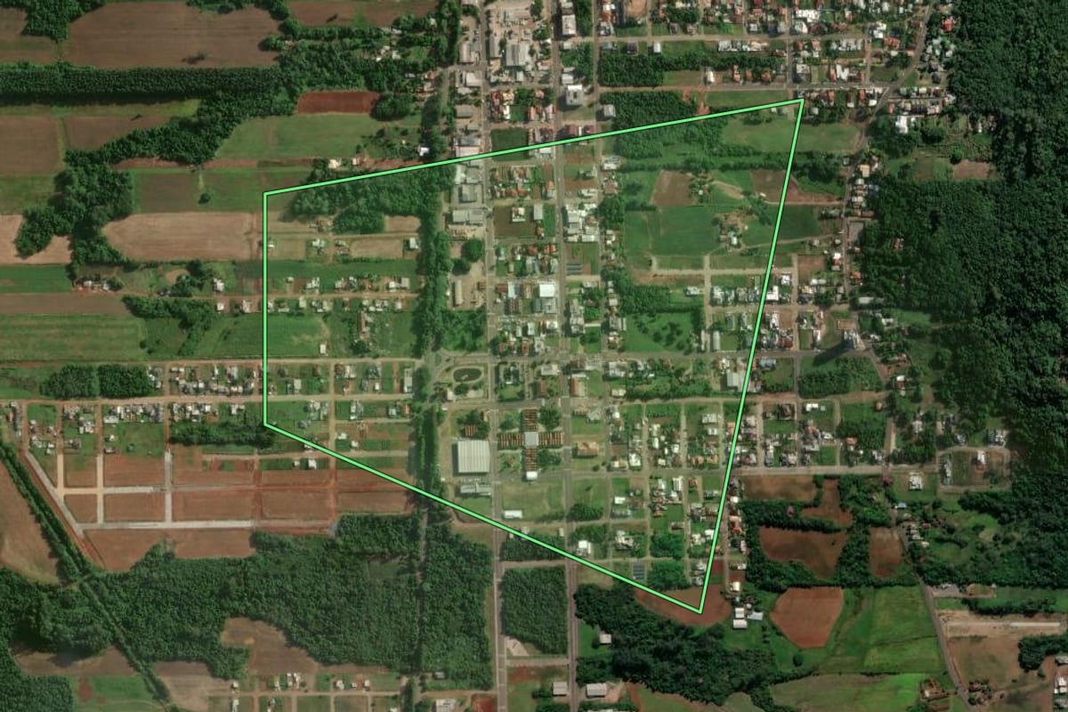 Imagem de satélite do imóvel rural em Teutônia (RS), com o contorno declarado no CAR desenhado por cima.