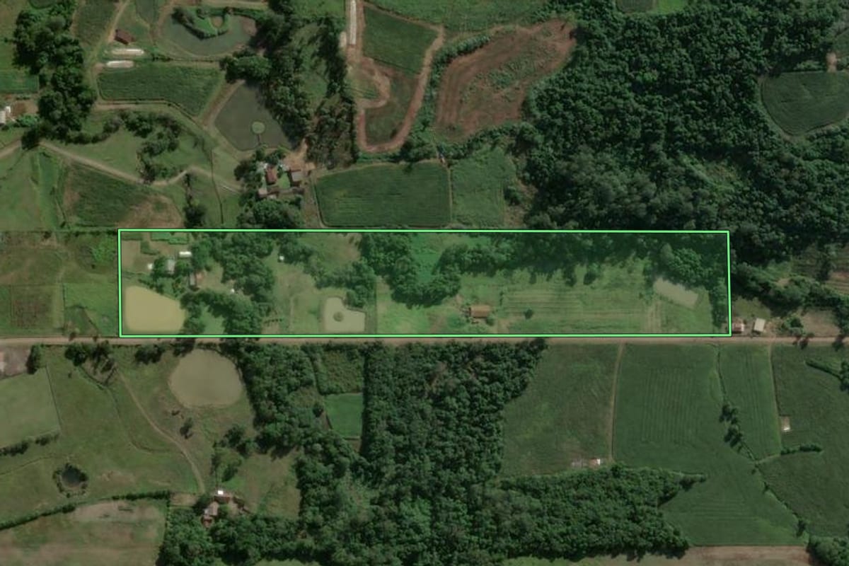Imagem de satélite do imóvel rural em Teutônia (RS), com o contorno declarado no CAR desenhado por cima.