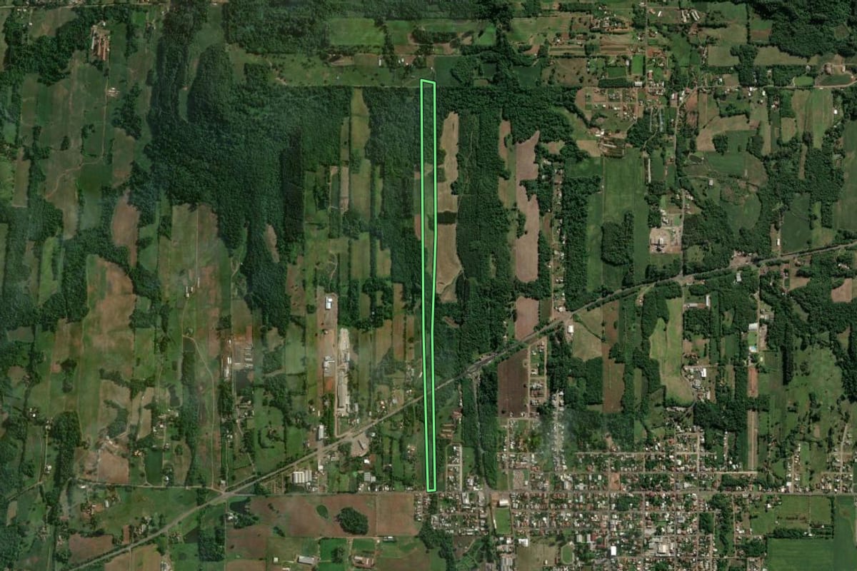 Imagem de satélite do imóvel rural em Teutônia (RS), com o contorno declarado no CAR desenhado por cima.