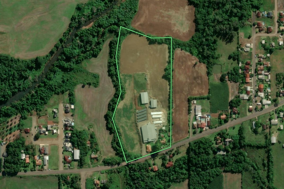 Imagem de satélite do imóvel rural em Teutônia (RS), com o contorno declarado no CAR desenhado por cima.