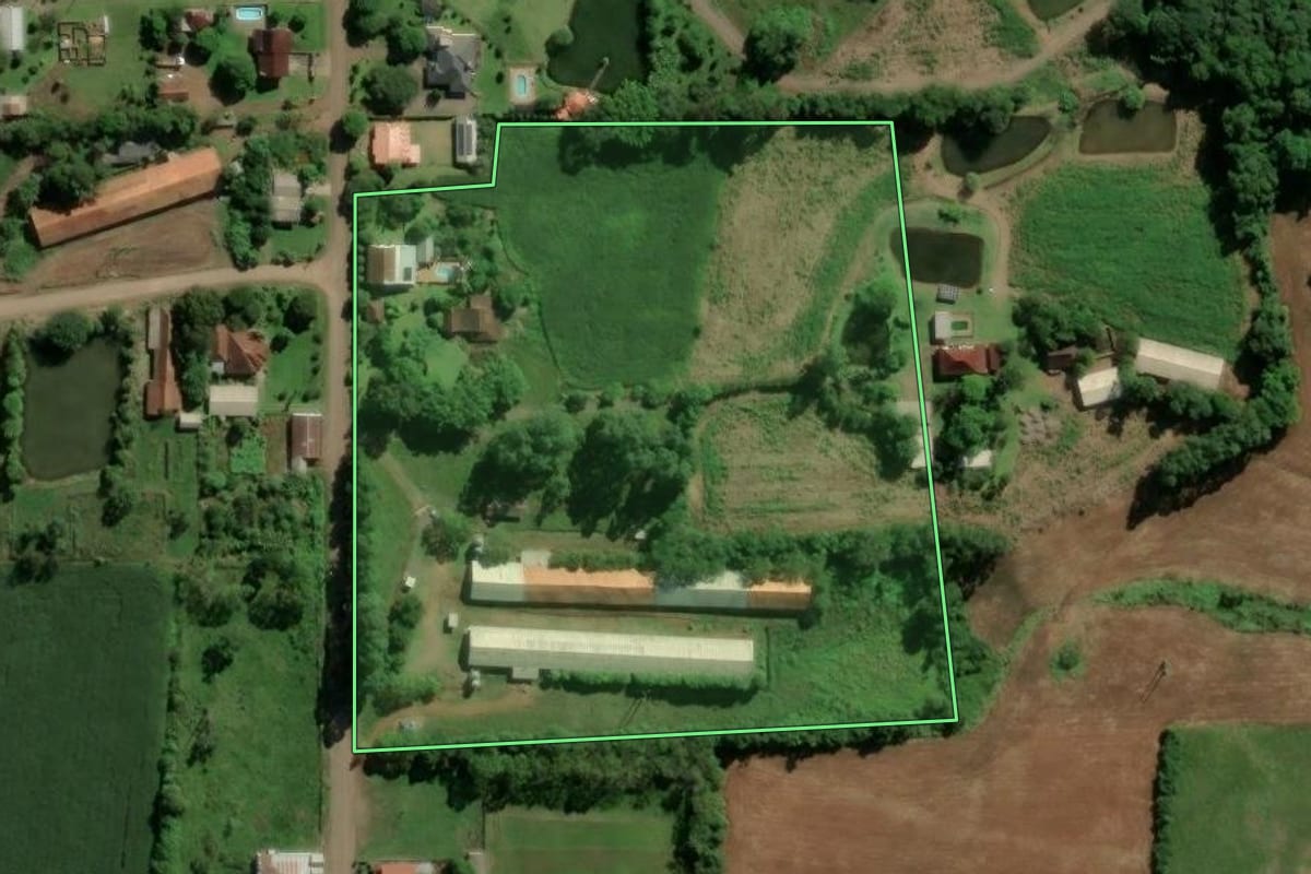 Imagem de satélite do imóvel rural em Teutônia (RS), com o contorno declarado no CAR desenhado por cima.