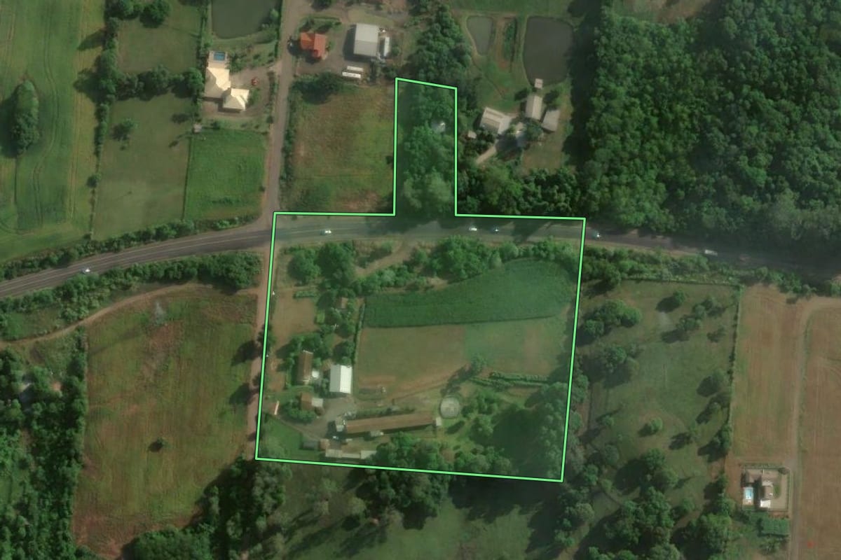 Imagem de satélite do imóvel rural em Teutônia (RS), com o contorno declarado no CAR desenhado por cima.