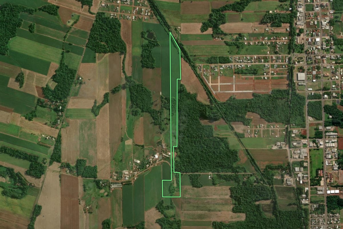 Imagem de satélite do imóvel rural em Teutônia (RS), com o contorno declarado no CAR desenhado por cima.