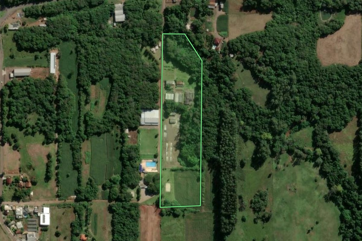 Imagem de satélite do imóvel rural em Teutônia (RS), com o contorno declarado no CAR desenhado por cima.