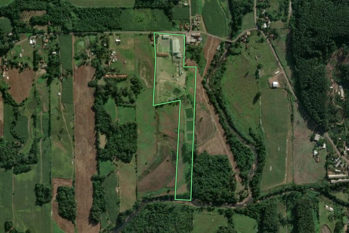 Imagem de satélite do imóvel rural em Teutônia (RS), com o contorno declarado no CAR desenhado por cima.