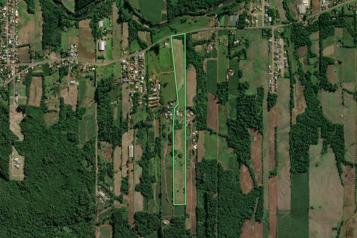 Imagem de satélite do imóvel rural em Teutônia (RS), com o contorno declarado no CAR desenhado por cima.