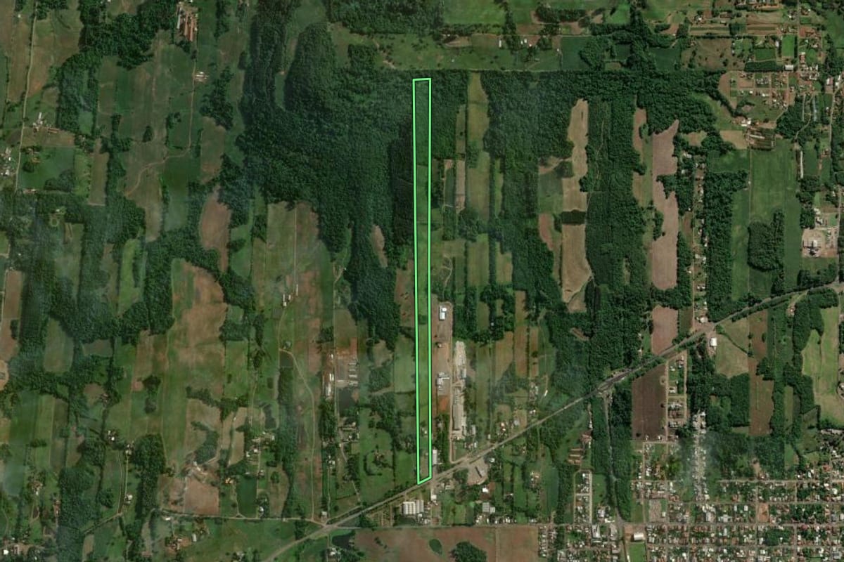 Imagem de satélite do imóvel rural em Teutônia (RS), com o contorno declarado no CAR desenhado por cima.