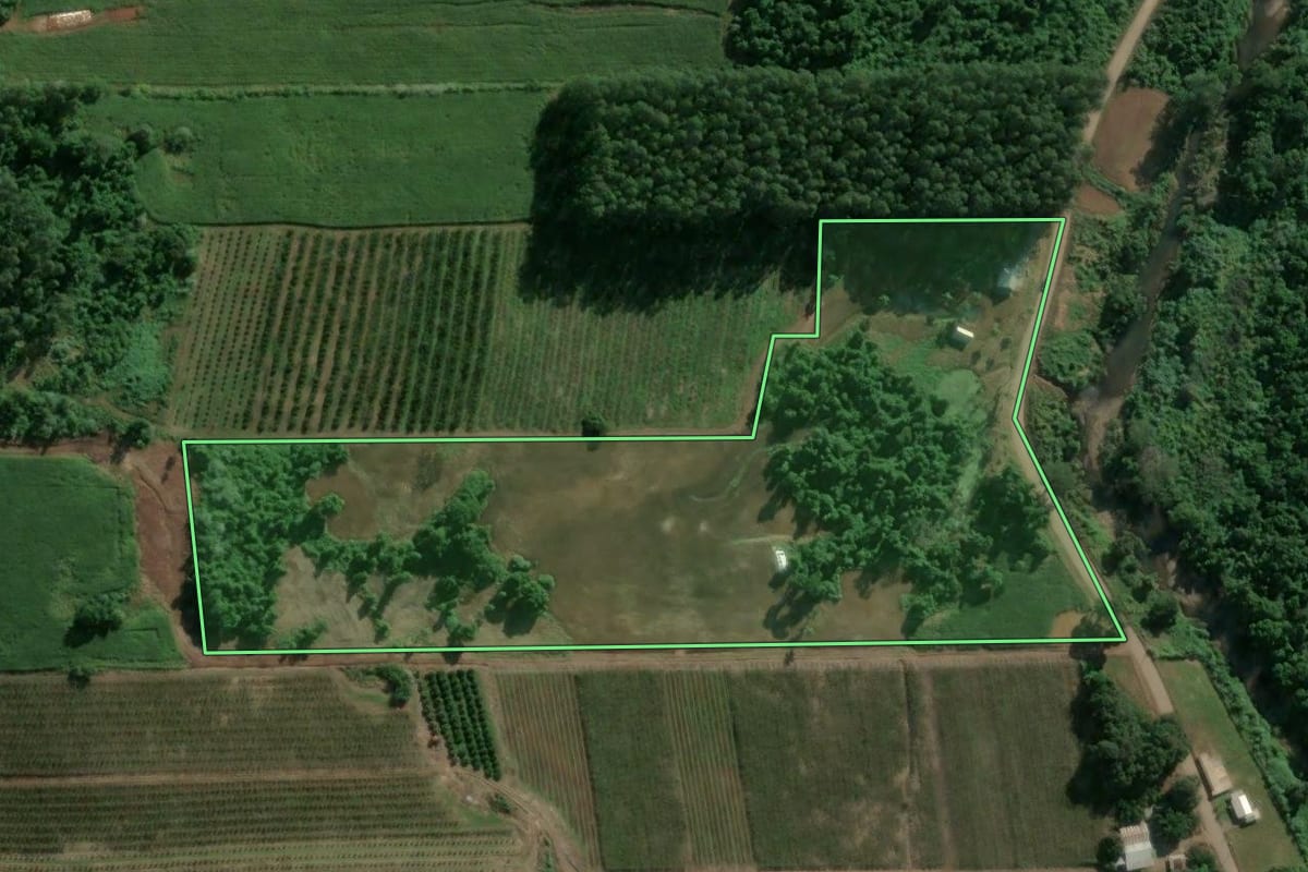 Imagem de satélite do imóvel rural em Teutônia (RS), com o contorno declarado no CAR desenhado por cima.